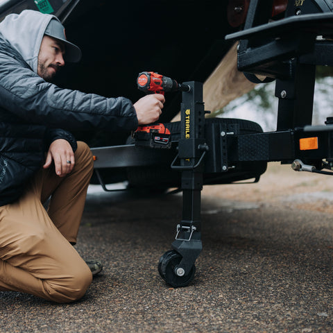 Trailer Valet JX3-SS supporting trailer frame during setup – heavy-duty trailer support - TVJX3-SS